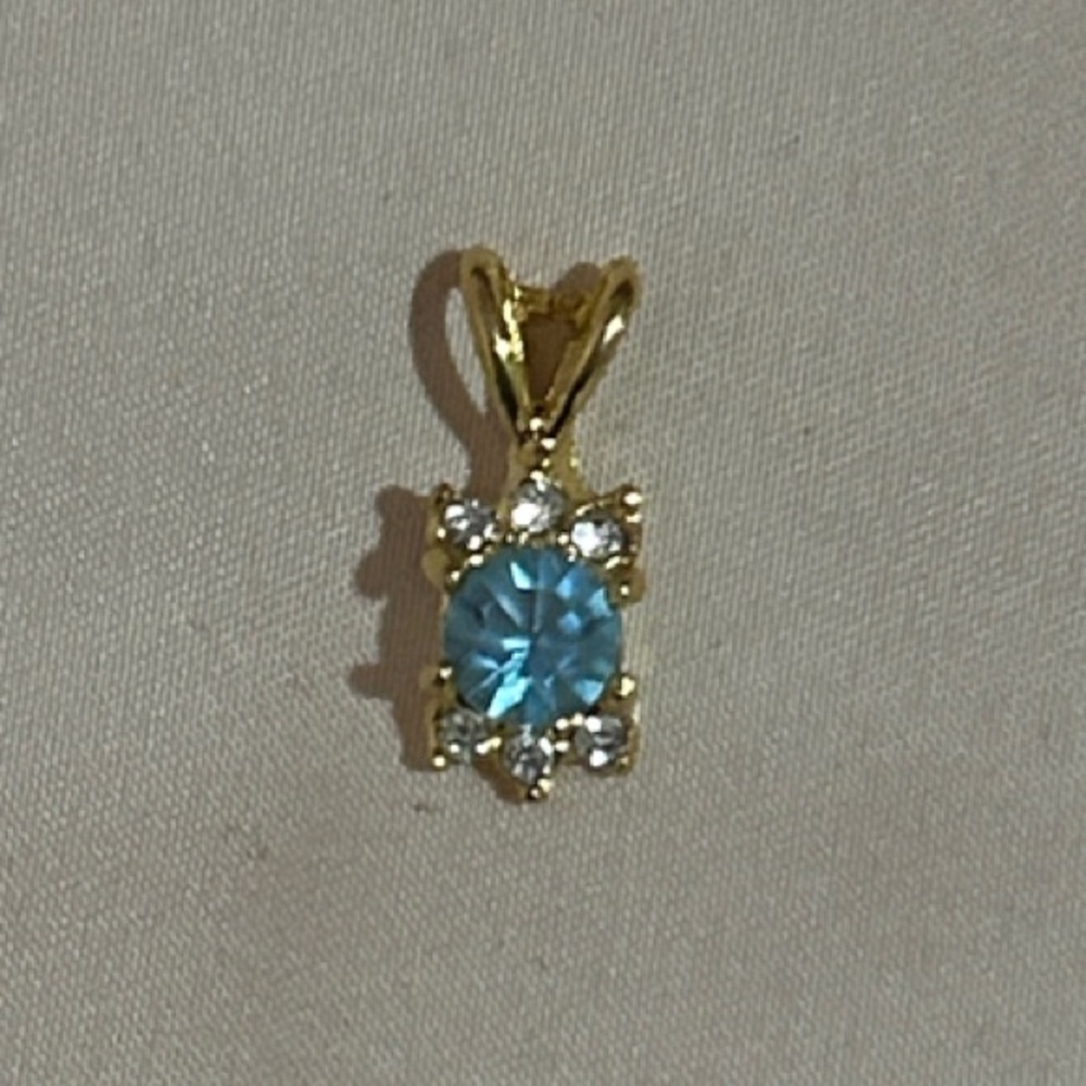 Source Unknown Gold and Aquamarine March Birthstone Pendant
